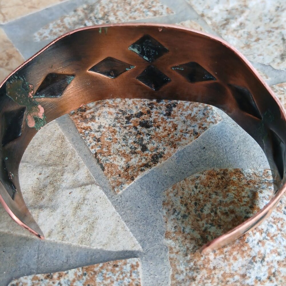 Vintage Women’s Solid Copper Wide Cuff Bracelet - Picture 4 of 6